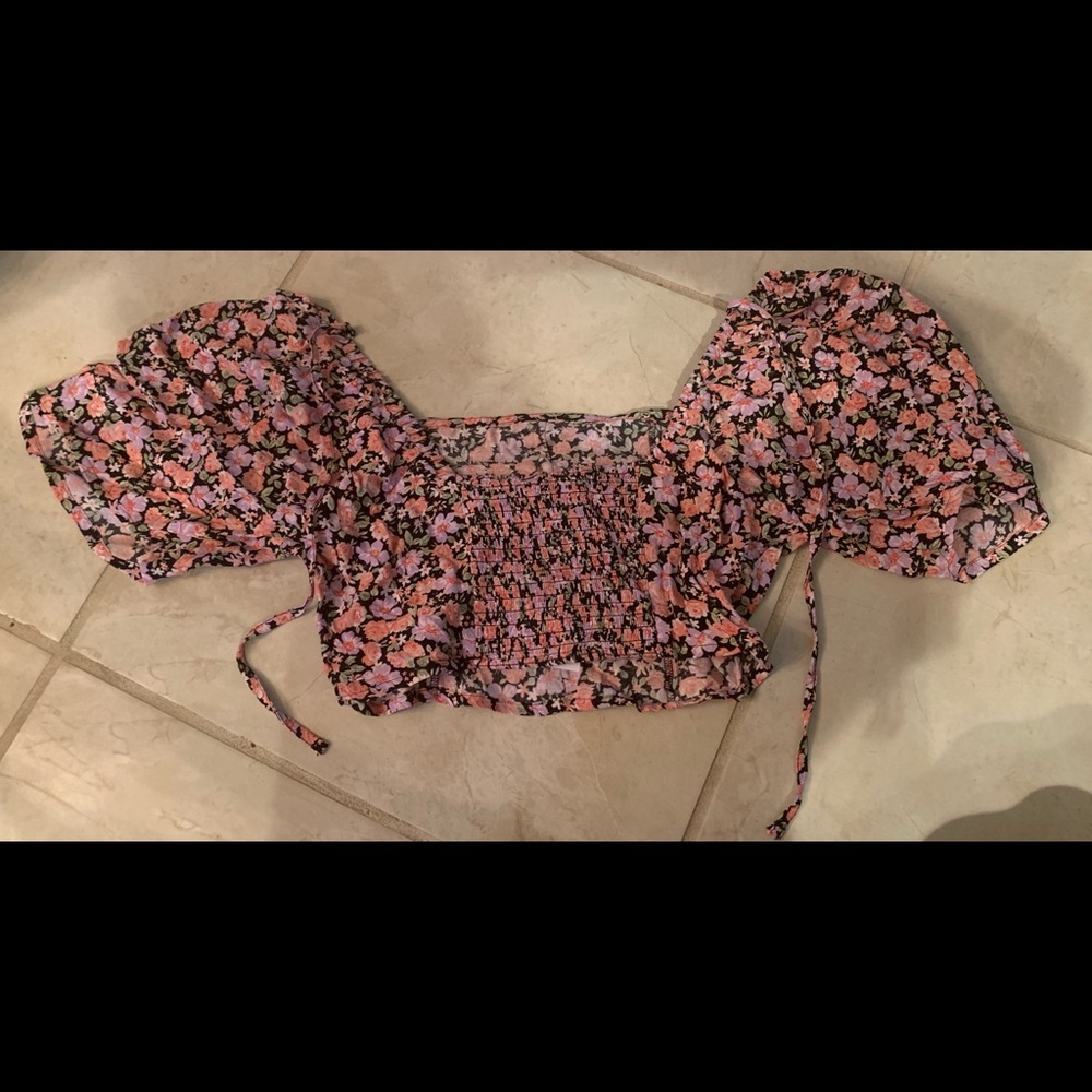 AE Crop Top - Picture 2 of 3